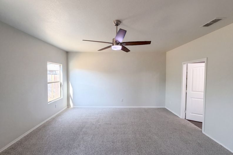 Photo 8 of 28 of 625 River Rock Dr, Azle, TX