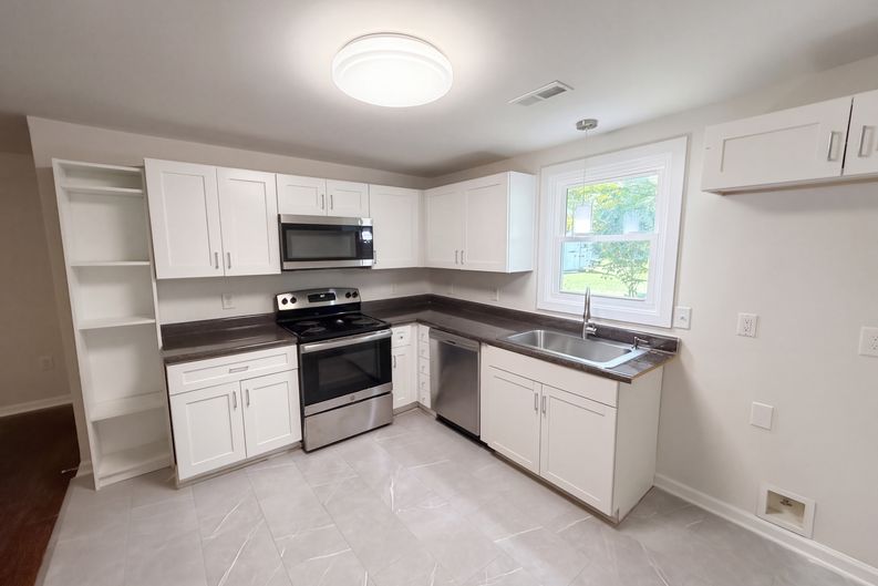 Photo 3 of 26 of 232 N River St, Mount Holly, NC