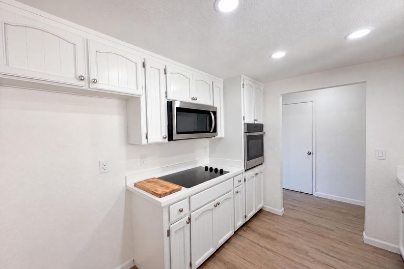 Photo 6 of 29 of 6041 Thornicroft Dr, Valley Springs, CA