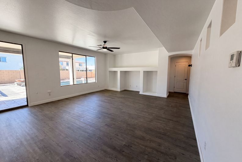 Photo 10 of 35 of 17645 W Hale Bopp Dr, Goodyear, AZ