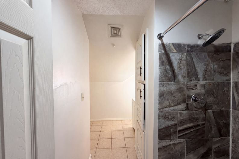 Photo 9 of 21 of 11304 E 55th Ter, Raytown, MO
