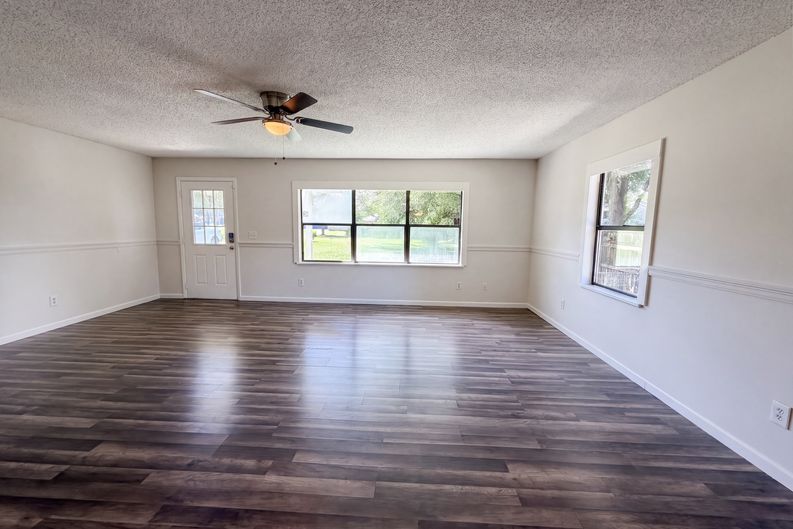 Photo 8 of 24 of 7023 Shindler Dr, Jacksonville, FL