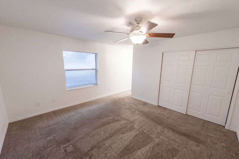 Photo 14 of 19 of 1538 N Lawnwood Cir, Fort Pierce, FL