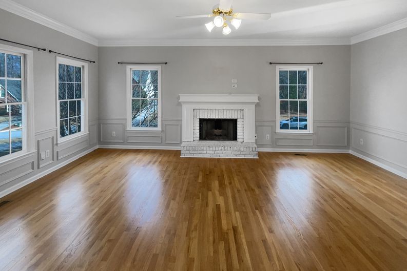 Photo 3 of 68 of 1370 Providence Dr, Lawrenceville, GA