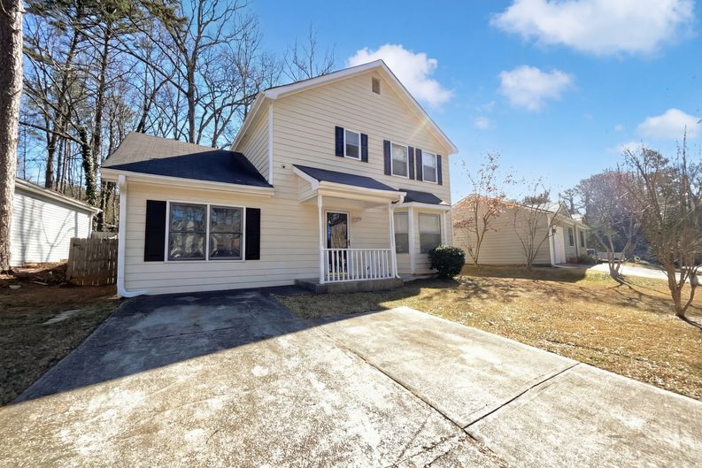 Photo 6 of 31 of 5328 Ridge Forest Dr, Stone Mountain, GA