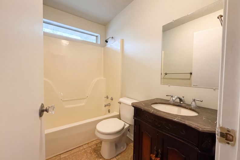Photo 12 of 18 of 4046 Farmingham Woods Dr, Hermitage, TN