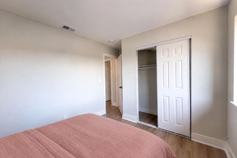 Photo 17 of 46 of 6005 La Castana Way, Sacramento, CA