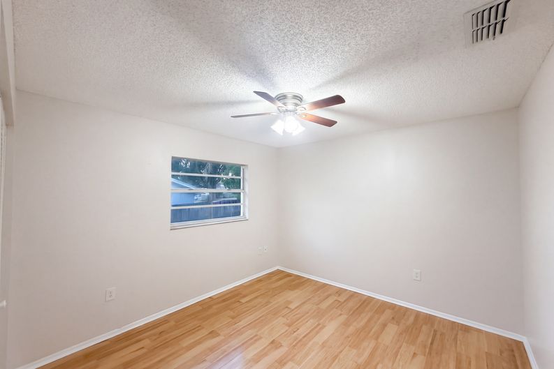 Photo 20 of 32 of 12054 Joe Herrmann Dr, San Antonio, FL