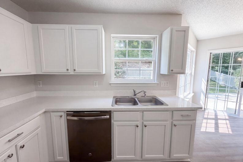 Photo 6 of 18 of 3978 Shasta Cir, Clover, SC