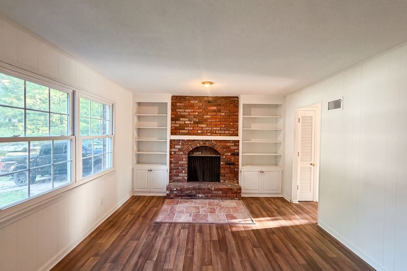 Photo 3 of 19 of 5243 N Lydia Ave, Kansas City, MO