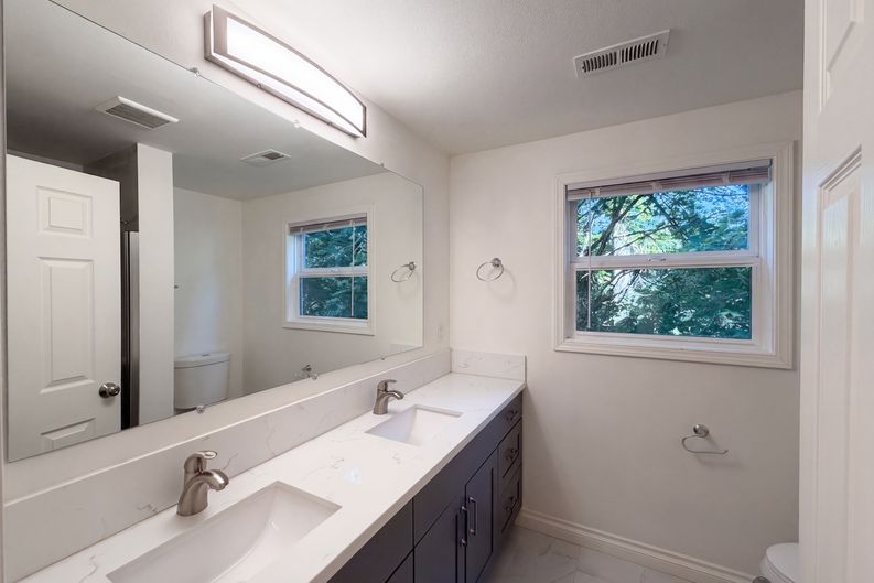 Photo 17 of 26 of 605 Ash St, Lake Oswego, OR