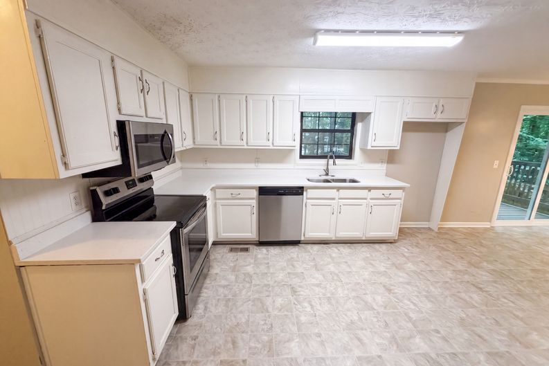 Photo 6 of 24 of 4628 Sapling Ct, Douglasville, GA