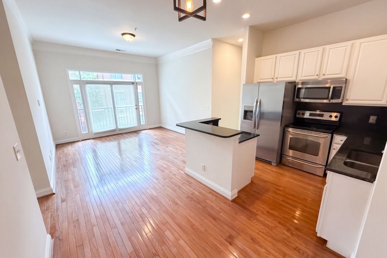 Photo 6 of 19 of 774 N Davidson St, Charlotte, NC