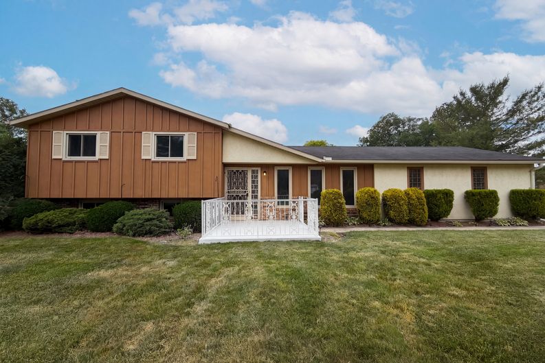 Photo 21 of 25 of 1015 Kingsway Dr, Lorain, OH