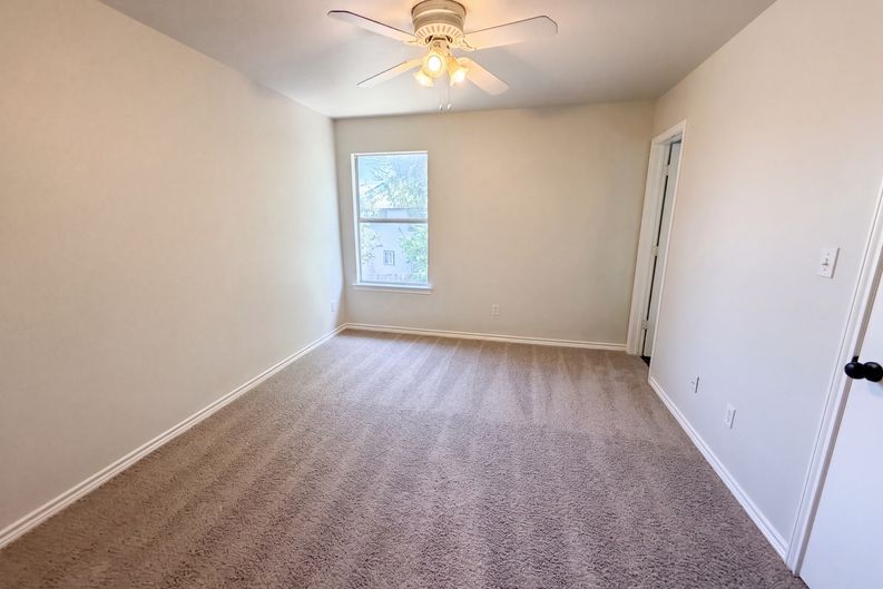 Photo 7 of 17 of 1555 Parkfield Cir, Round Rock, TX