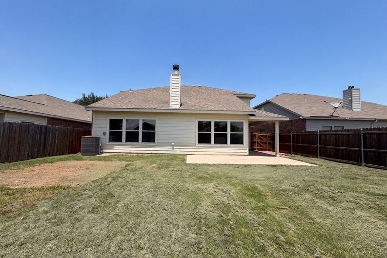 Photo 5 of 16 of 8608 Sagebrush Trl, Crossroads, TX