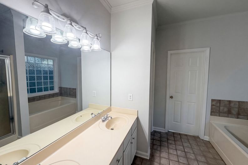 Photo 10 of 18 of 729 E Ivy Valley Dr, Fuquay Varina, NC