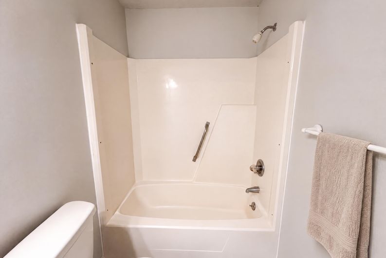 Photo 13 of 25 of 4614 Hickory Grove Rd, Mount Holly, NC