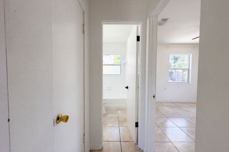 Photo 20 of 28 of 829 E 4th St, Englewood, FL