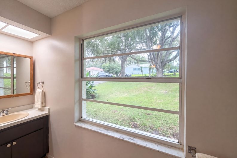 Photo 14 of 32 of 12054 Joe Herrmann Dr, San Antonio, FL
