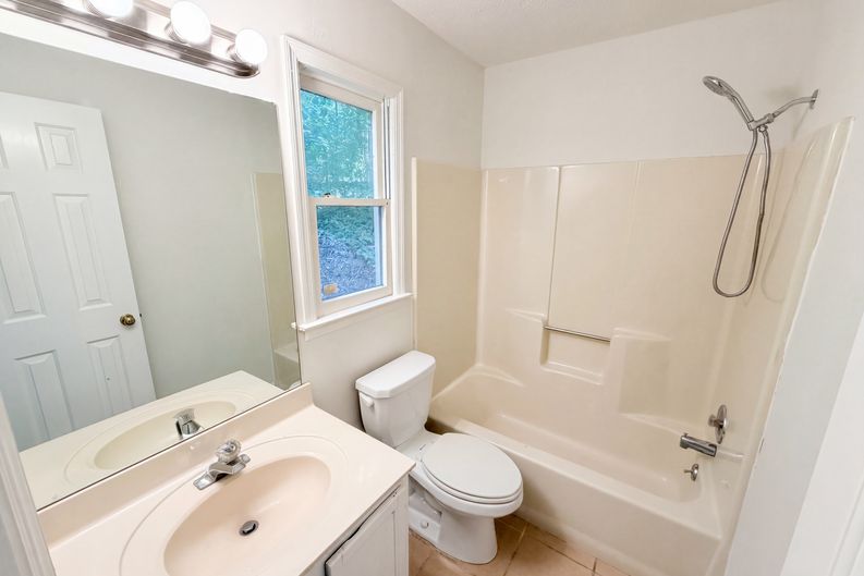 Photo 16 of 26 of 1150 Magnolia Way SE, Smyrna, GA