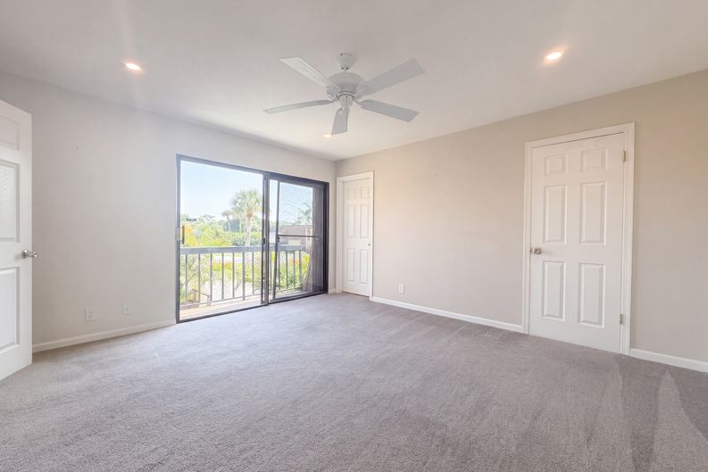 Photo 4 of 23 of 110 N Delaware Blvd, Jupiter, FL