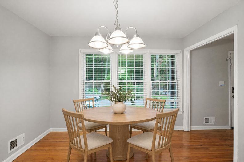 Photo 6 of 35 of 1604 Drayton Woods Dr, Tucker, GA