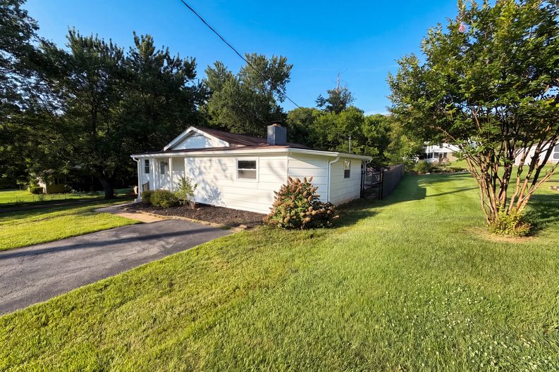 Photo 22 of 28 of 1017 Morrell Rd, Knoxville, TN