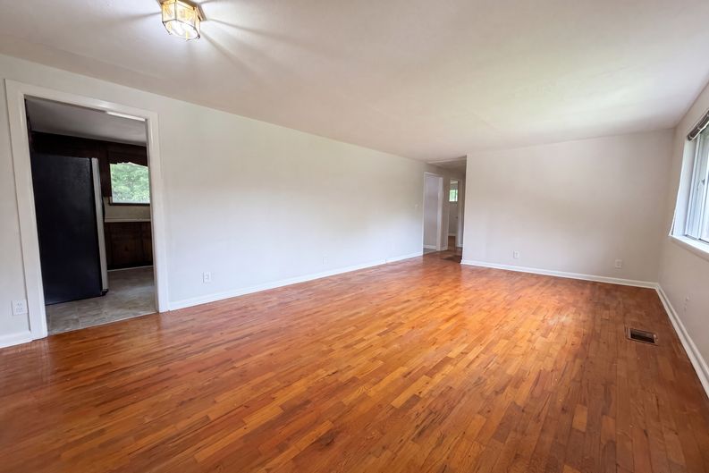 Photo 11 of 16 of 624 Belview St, Bessemer, AL