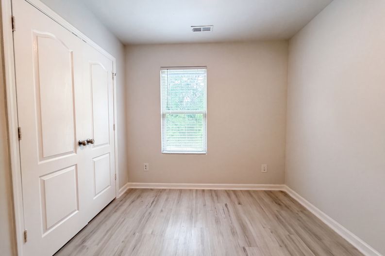 Photo 13 of 21 of 7329 Hidden Creek Dr, Charlotte, NC