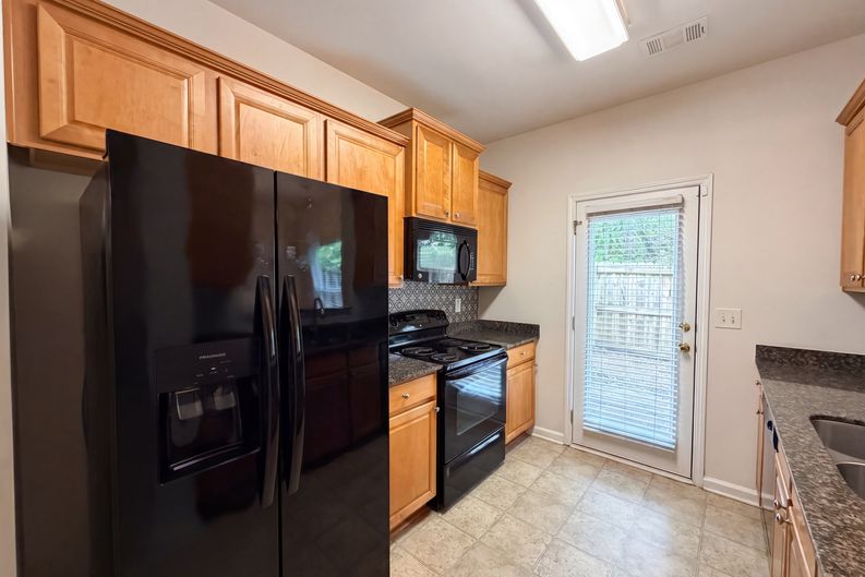 Photo 9 of 32 of 471 Tufton Trl SE, Atlanta, GA