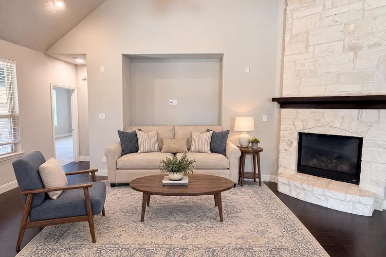 Photo 9 of 31 of 9920 Pikes Peak Pl, Little Elm, TX