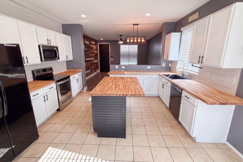 Photo 9 of 27 of 18175 W Carlota Ln, Surprise, AZ