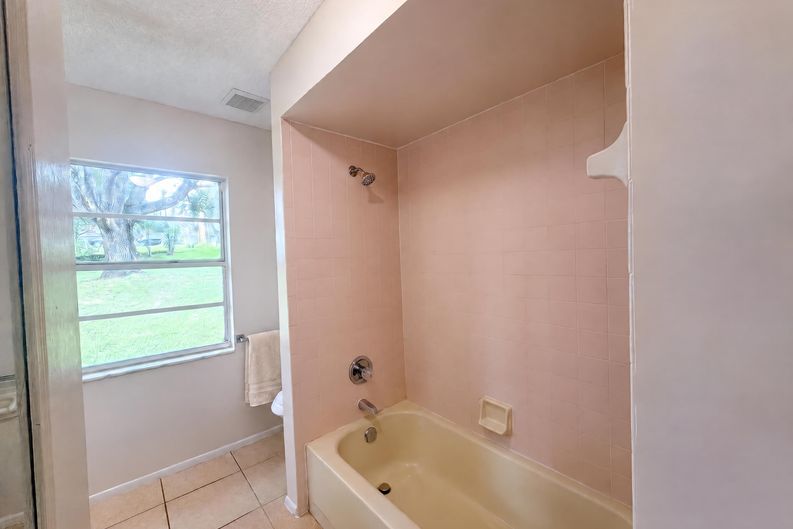 Photo 16 of 32 of 12054 Joe Herrmann Dr, San Antonio, FL