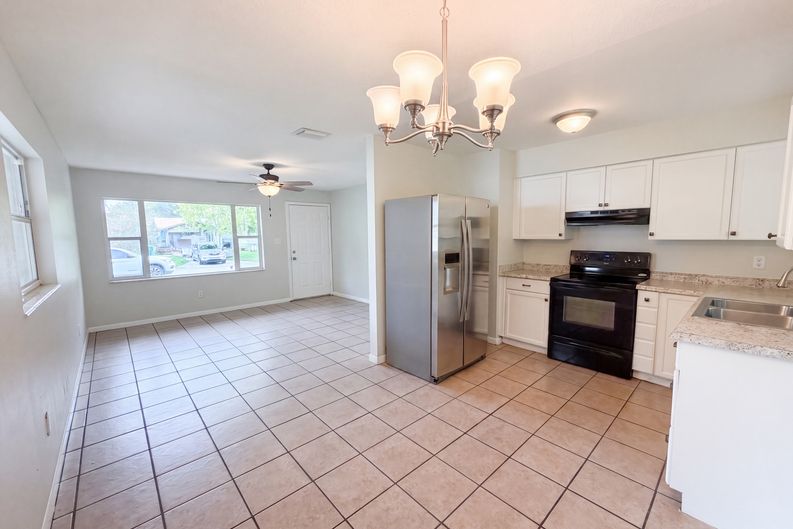 Photo 12 of 23 of 1735 Jefferson Dr, Mount Dora, FL