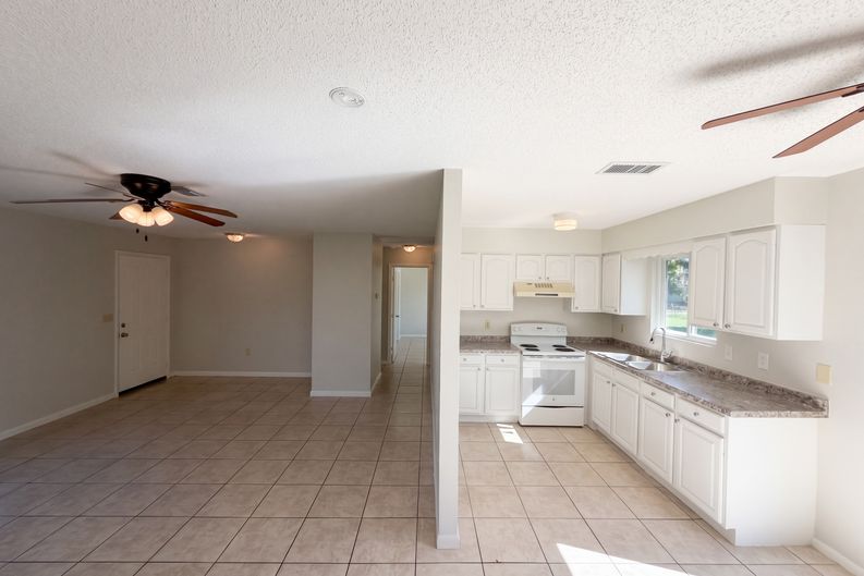 Photo 7 of 17 of 8801 SE 89th St, Ocala, FL
