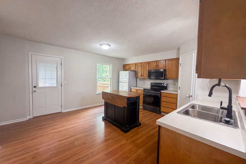 Photo 6 of 32 of 1618 Saddlebrook Dr, Heath, OH