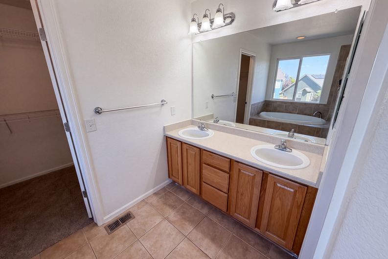 Photo 22 of 31 of 10253 Uravan St, Commerce City, CO