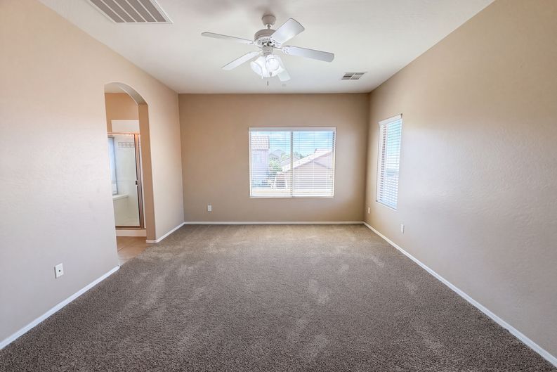 Photo 4 of 21 of 671 W Green Tree Dr, San Tan Valley, AZ