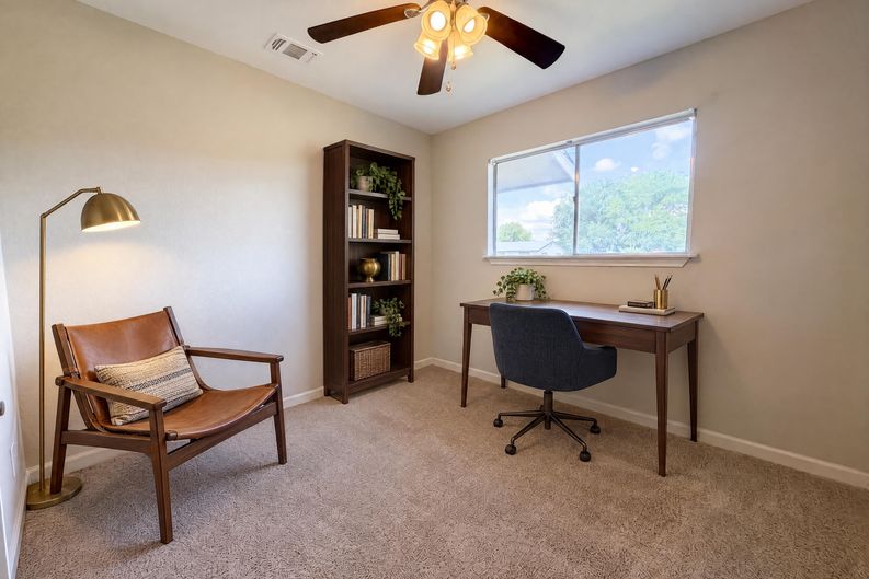 Photo 4 of 16 of 102 Dartmoor Dr, Schertz, TX
