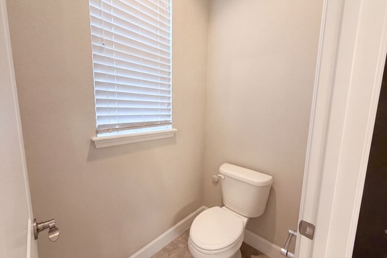 Photo 15 of 28 of 1011 Victoria Hills Dr S, Deland, FL