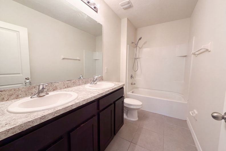 Photo 20 of 30 of 16805 Trite Bend St, Wimauma, FL