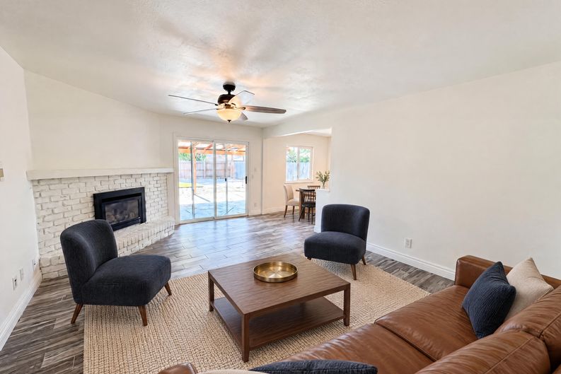 Photo 4 of 31 of 1422 Oakmont Dr, Roseville, CA