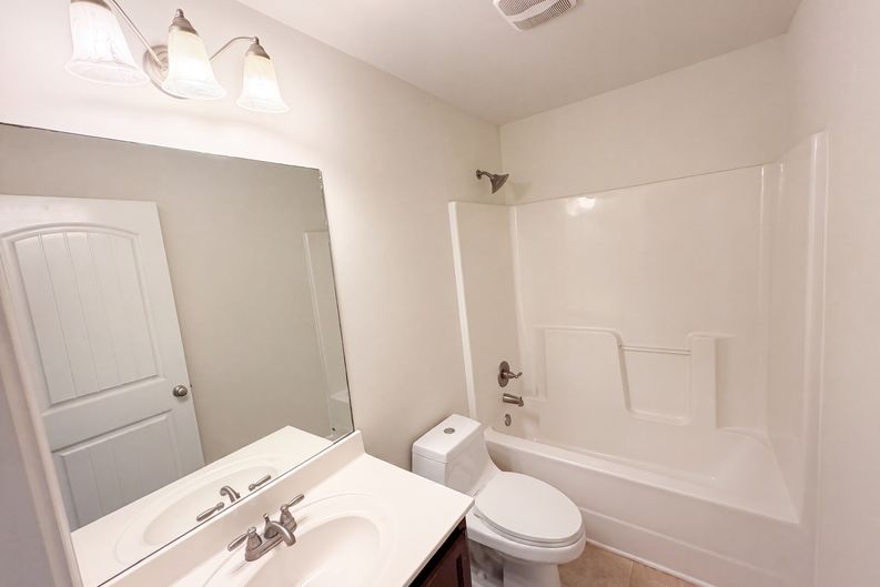Photo 18 of 34 of 821 Walnut Woods Dr, Braselton, GA
