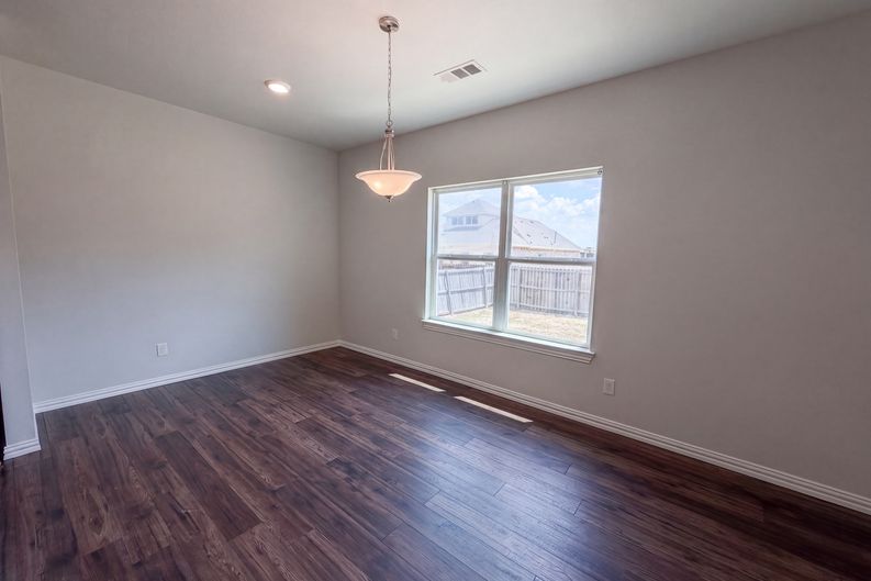 Photo 8 of 17 of 301 E Jefferson St, Palmer, TX