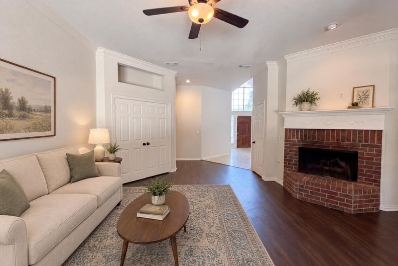 Photo 6 of 31 of 7645 Hove Ct, Plano, TX
