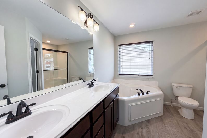 Photo 15 of 28 of 139 Palace Way Dr, Troy, MO