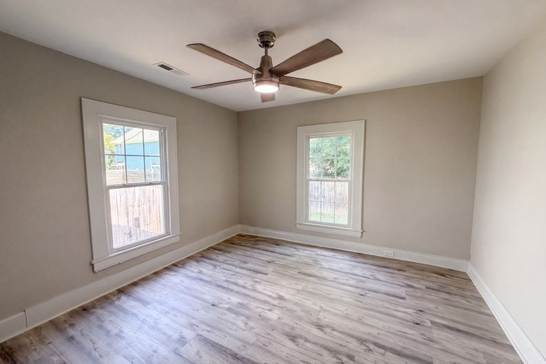 Photo 9 of 16 of 510 N Maple St, Durham, NC