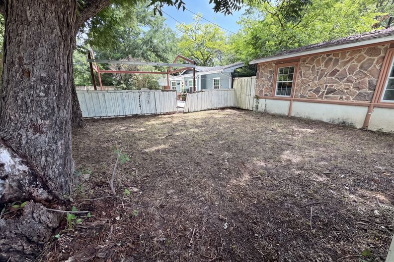 Photo 6 of 16 of 2210 Ben Hur St, Dallas, TX