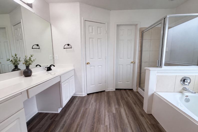 Photo 9 of 26 of 19043 Taverns Crossing Ln, Houston, TX